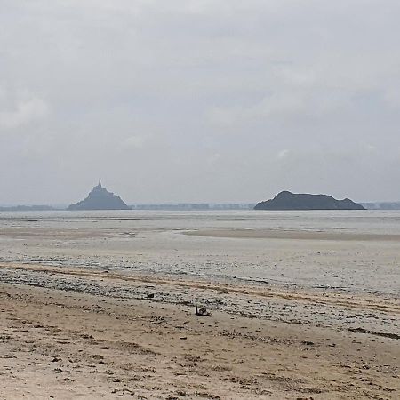 Studio Privatif Et Sa Piscine Aux Agapanthes De Cromel - Le Mont Saint-Michel Βίλα Εξωτερικό φωτογραφία