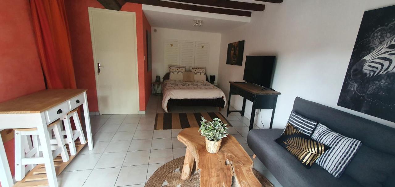Studio Privatif Et Sa Piscine Aux Agapanthes De Cromel - Le Mont Saint-Michel Βίλα Εξωτερικό φωτογραφία