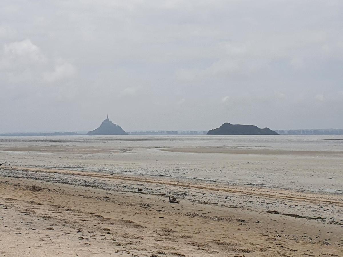 Studio Privatif Et Sa Piscine Aux Agapanthes De Cromel - Le Mont Saint-Michel Βίλα Εξωτερικό φωτογραφία