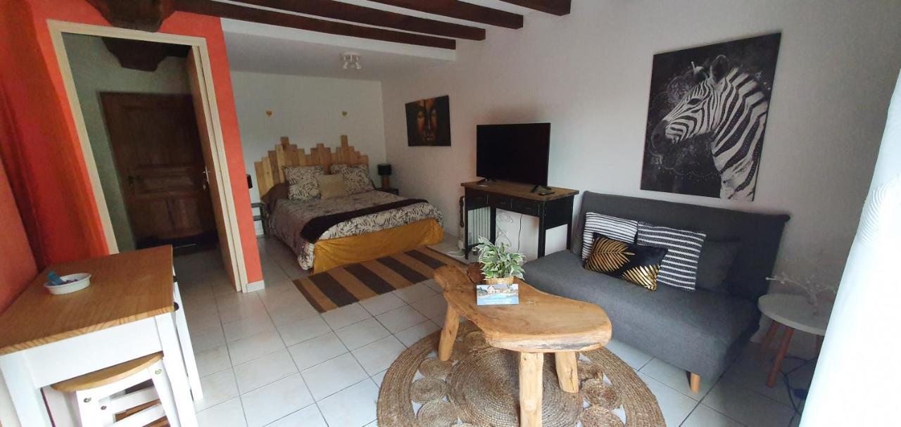 Studio Privatif Et Sa Piscine Aux Agapanthes De Cromel - Le Mont Saint-Michel Βίλα Εξωτερικό φωτογραφία